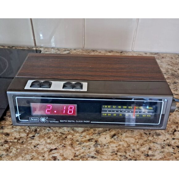 Simpsons Sears Canada AM-FM Digital Clock Radio Model Number 10652-Vintage-EUC! - Picture 14 of 14